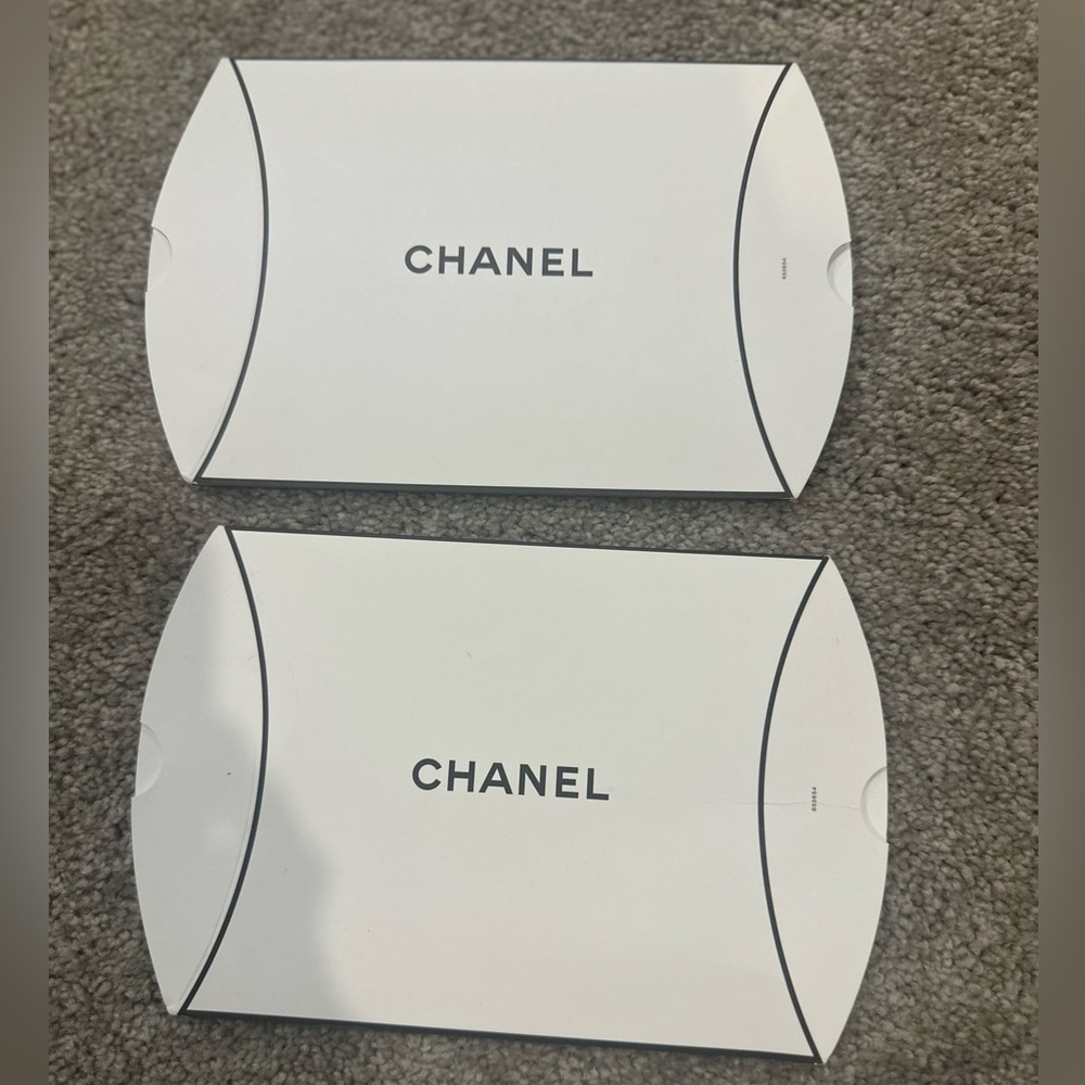 CHANEL  Set of Two Elegant White Gift Envelopes